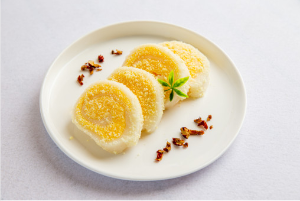 전남 장성군의 유기농 찹쌀로 만든 인절미와 슈크림을 수제로 정성껏 돌돌 말아 만든 슈크림 롤떡