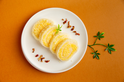 전남 장성군의 유기농 찹쌀로 만든 인절미와 슈크림을 수제로 정성껏 돌돌 말아 만든 슈크림 롤떡